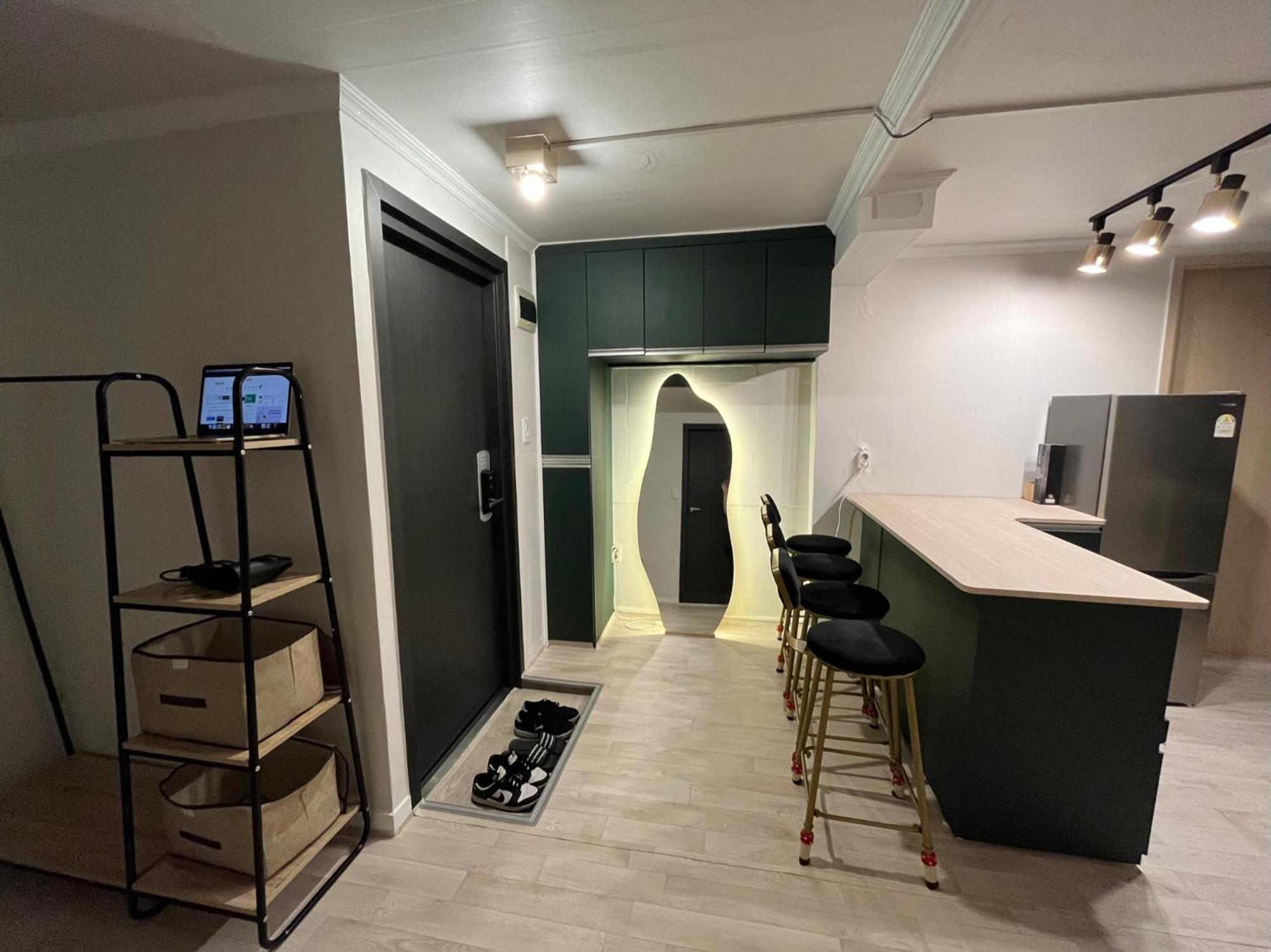 House 102 * Seoul